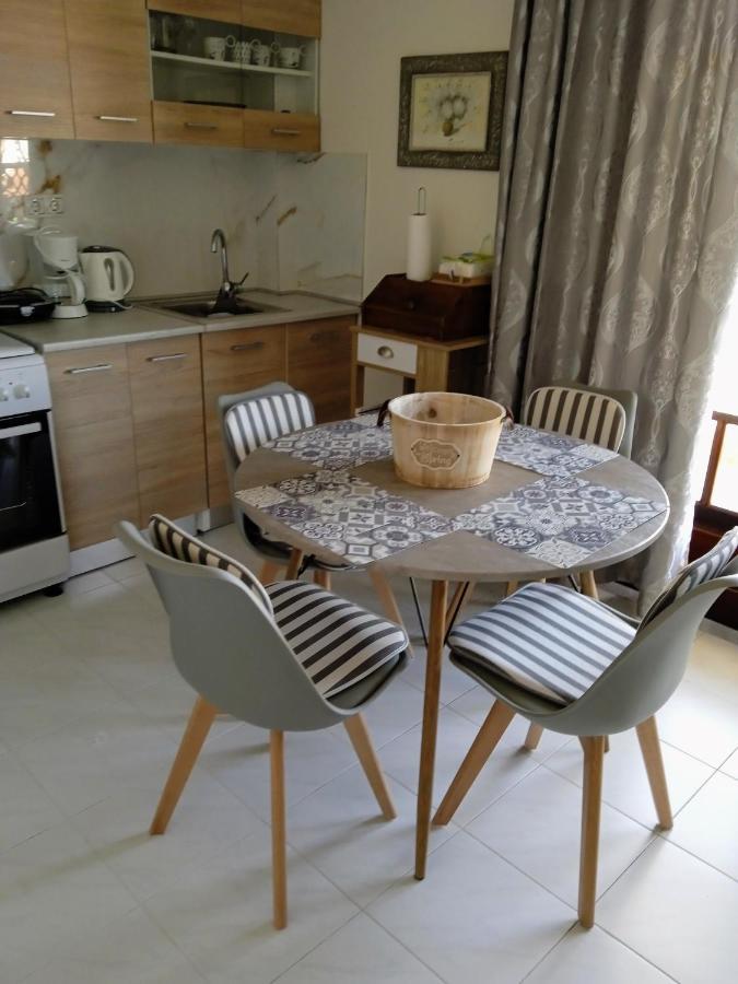 Αlexandras House Apartment เปรเวซา ภายนอก รูปภาพ